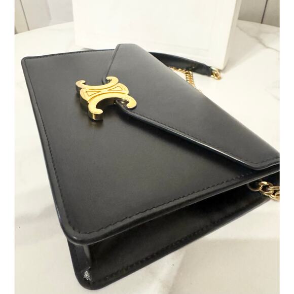 CELINE Shiny Calfskin Triomphe Margo Wallet on Chain - Picture 2 of 13